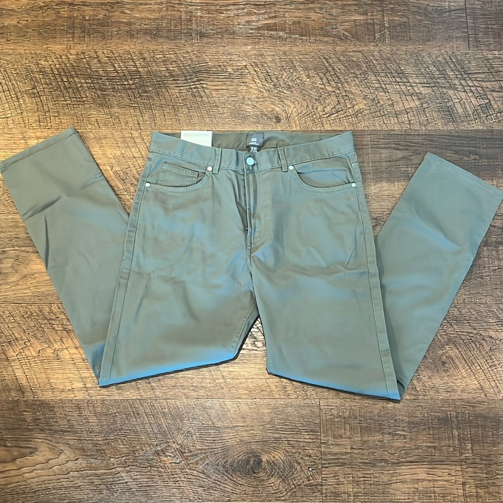 H&M Mens Slim Fit Pants Light Grey/Green Color